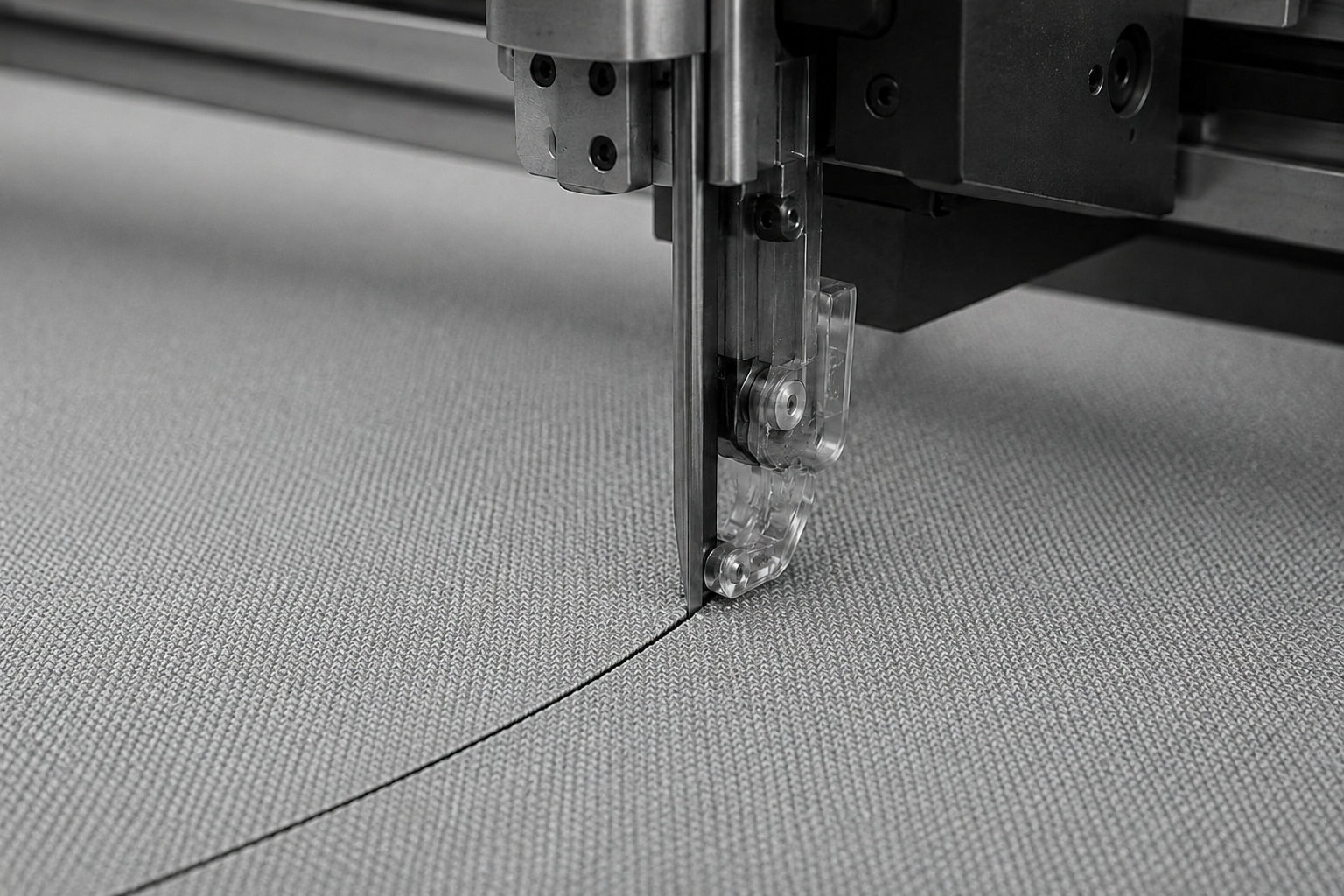 CNC otomatik kumaş kesim işlemi